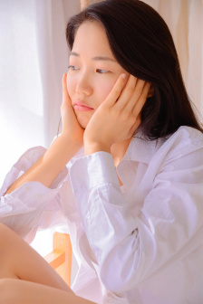 美女裸胸